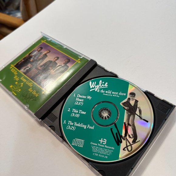 Signed cd: Wylie & The Wild West - Picture 2 of 4